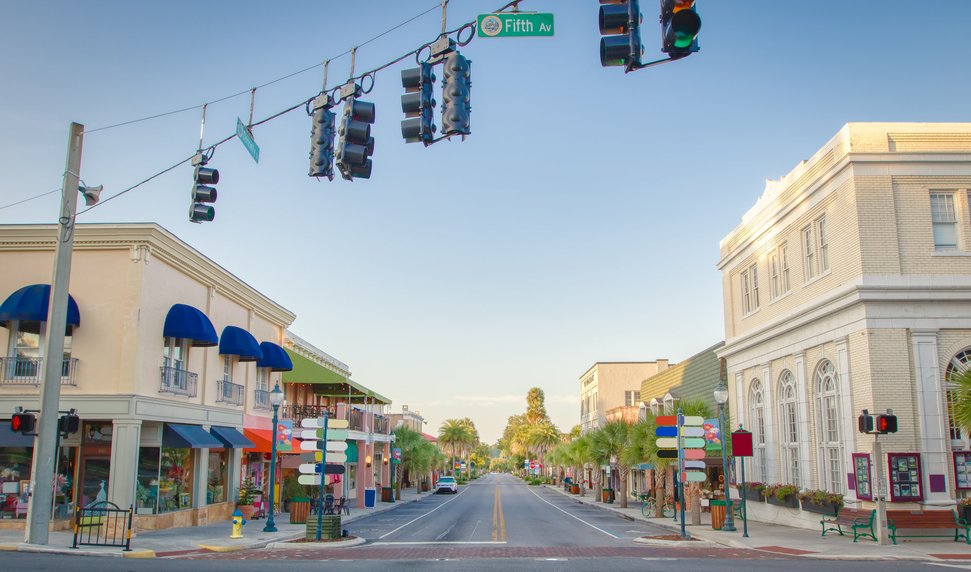 downtown mount dora street with shops